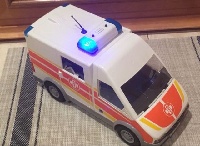 AMBULANCIA PLAYMOBIL 6685