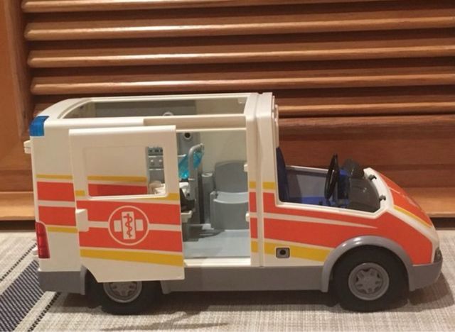 AMBULANCIA PLAYMOBIL 6685