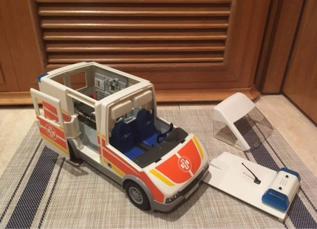 AMBULANCIA PLAYMOBIL 6685