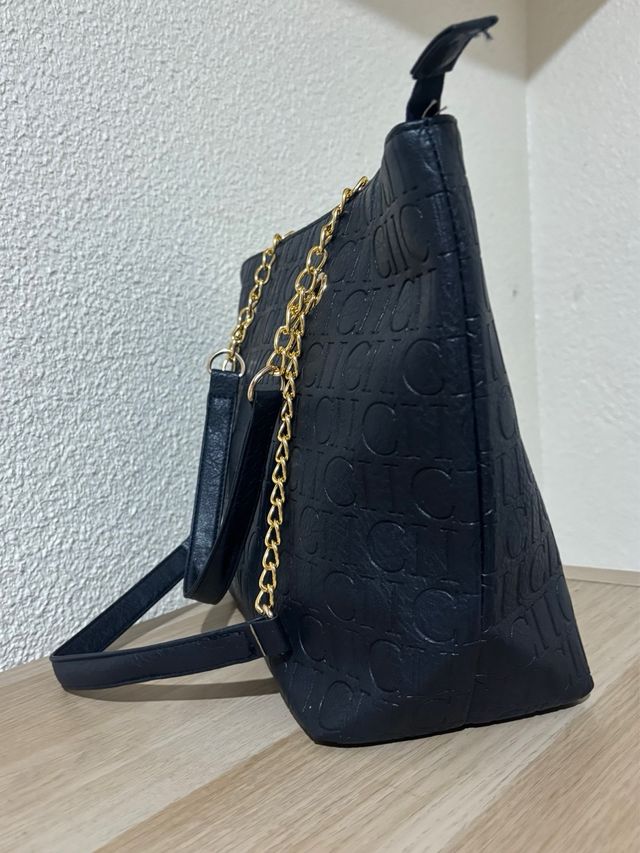 Bolso Azul Marino con Cadena Dorada