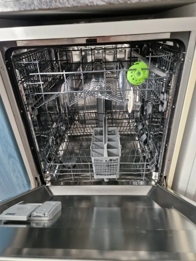 Lavastoviglie Svan argentata