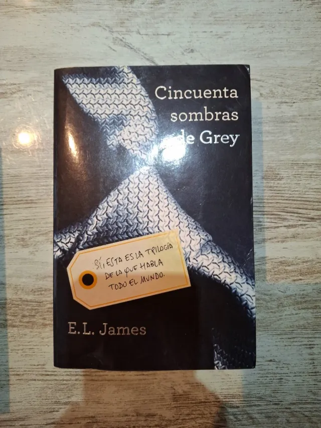 CINCUENTA SOMBRAS DE GREY