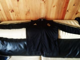 Chaqueta Adidas Real Madrid Negra y Dorada