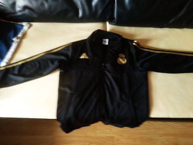 Chaqueta Adidas Real Madrid Negra y Dorada