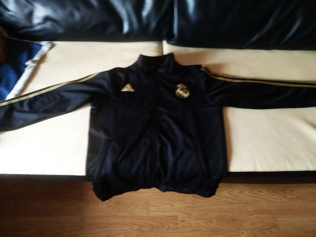 Chaqueta Adidas Real Madrid Negra y Dorada