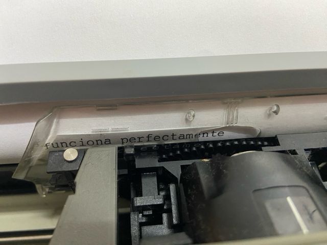 MÁQUINA DE ESCREVER CANON ES3