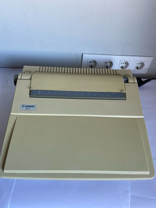 MÁQUINA DE ESCREVER CANON ES3