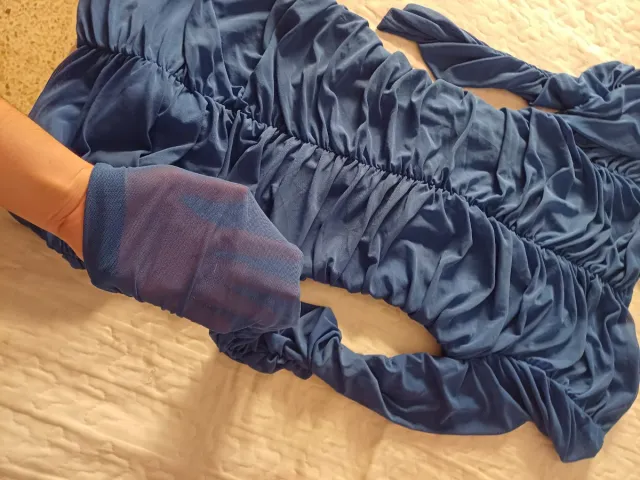 Vestido azul drapeado manga larga