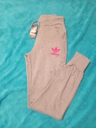 Pantalón chándal Adidas gris