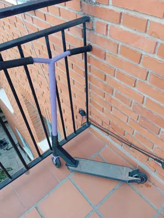 Patinete de 2 ruedas morado