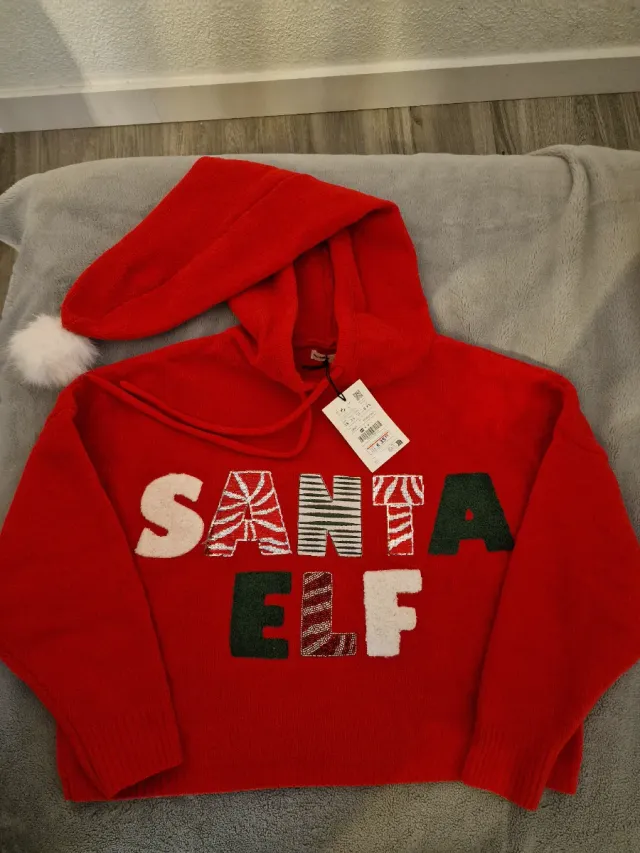 Sudadera Pull&Bear Roja con Gorro Navideño