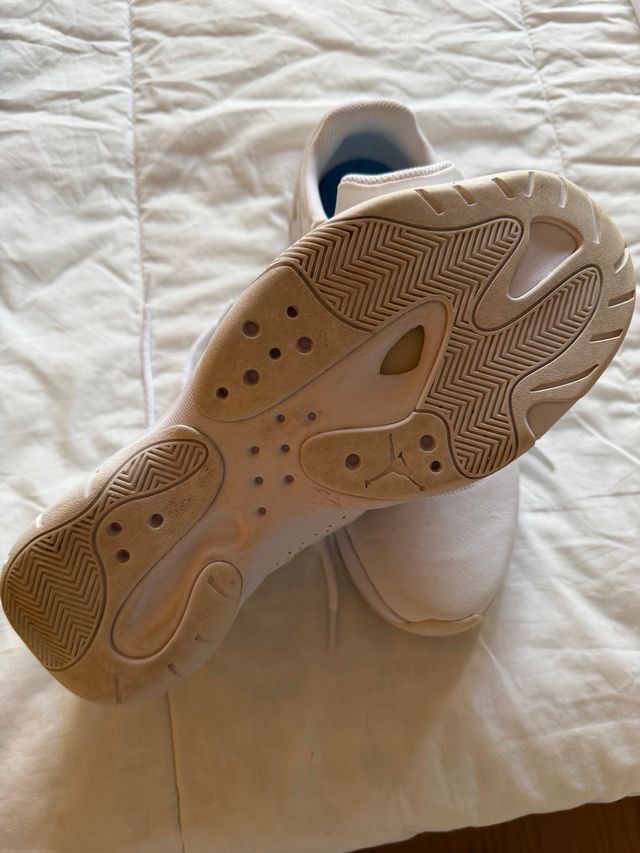 Zapatillas Nike Jordan Blancas y Turquesa