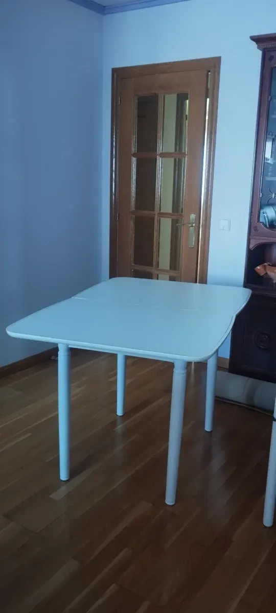 Mesa extensible de cocina con 4 sillas