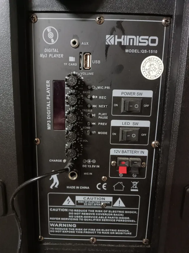 Altavoz Bluetooth con Asa, Ruedas y luces de color