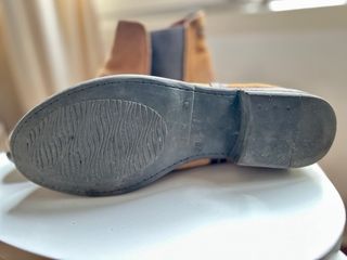 Botines chelsea ante marrón claro de piel