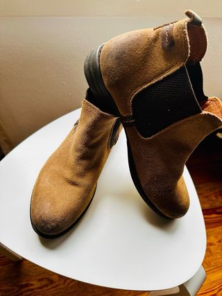 Botines chelsea ante marrón claro de piel