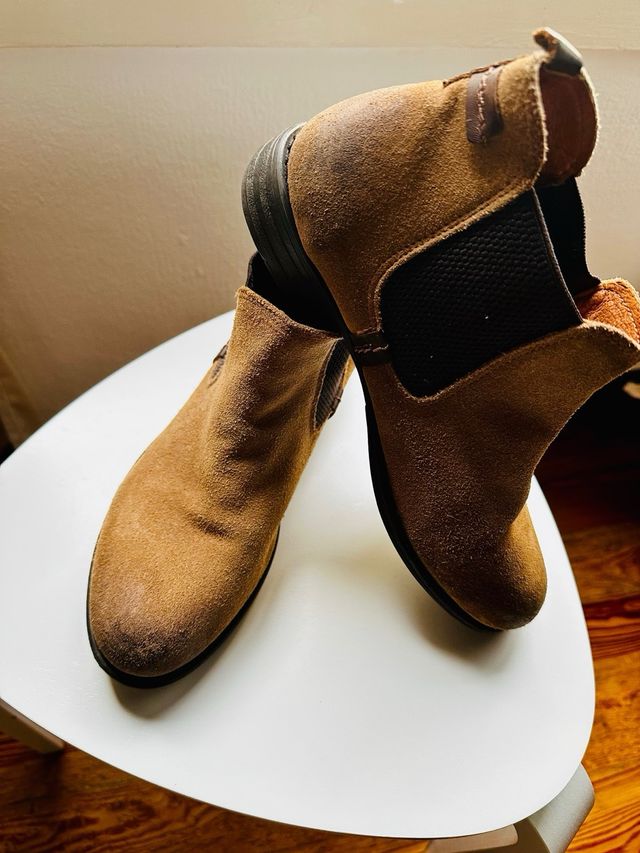 Botines chelsea ante marrón claro de piel