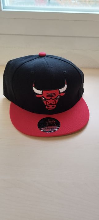 Gorra Chicago Bulls New Era Plana Negra y Roja