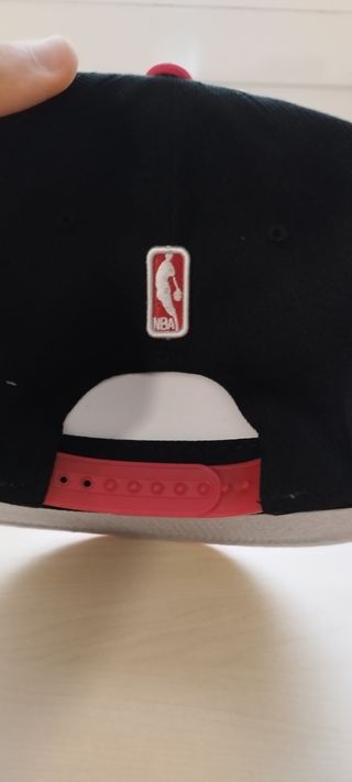 Gorra Chicago Bulls New Era Plana Negra y Roja