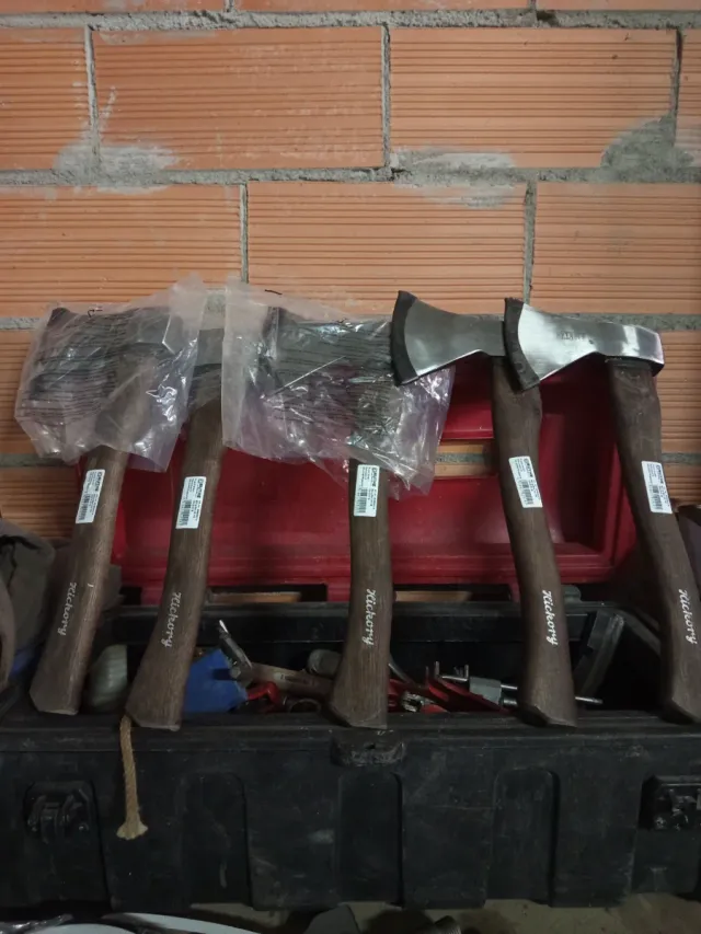 Se vende por Lote o por unidad Lote de 5 Hachas