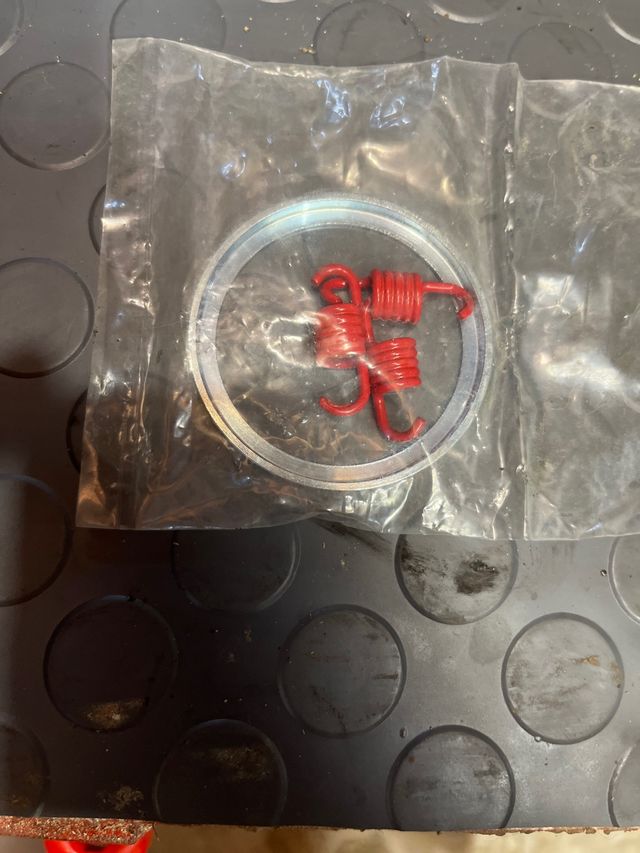 Muelles de embrague rojos
