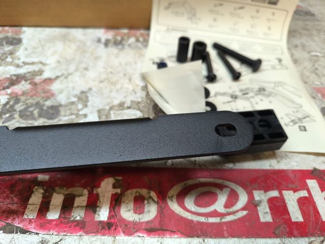 SOPORTE IZQUIERDO MALETA KAWASAKI VULCAN S 650 15