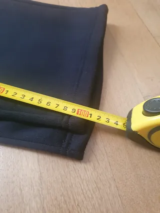 Tuta sportiva nera con logo