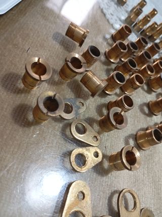 Conectores metálicos antiguos de material electric