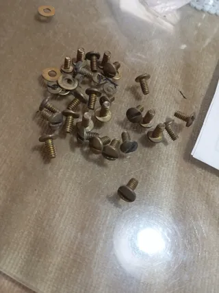 Conectores metálicos antiguos de material electric