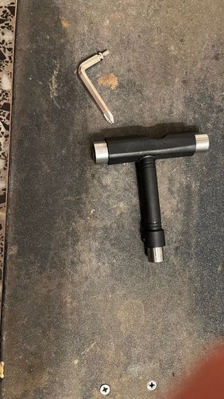 Tabla de skate Globe 8 1/4 Llave T de regalo