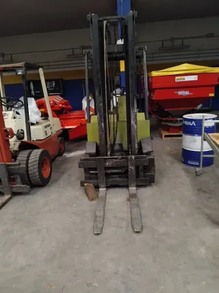 Carretilla elevadora CLARK