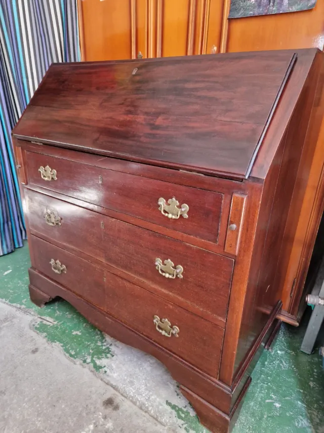 Mueble clásico recibidor madera