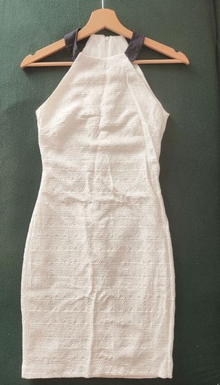 Vestido blanco halter con textura
