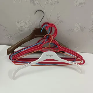 Confezione da 7 Appendiabiti in Plastica