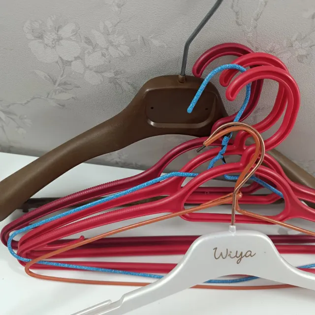 Confezione da 7 Appendiabiti in Plastica