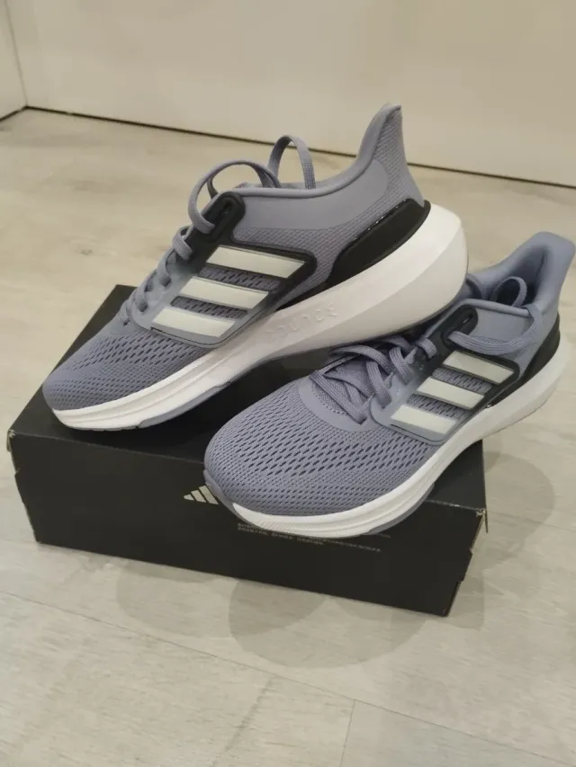 Zapatillas Adidas Ultrabounce Grises y Blancas