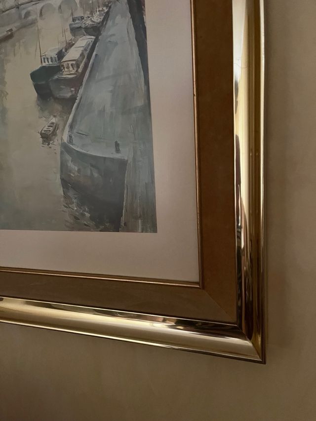 Marco de cuero vintage dorado