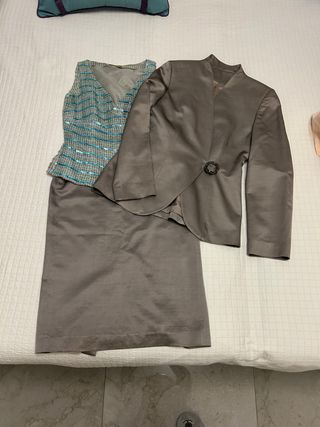 Conjunto Caramelo Chaqueta Falda Top Gris Turquesa