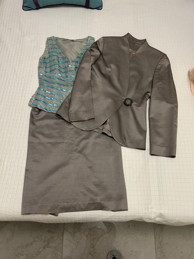 Conjunto Caramelo Chaqueta Falda Top Gris Turquesa