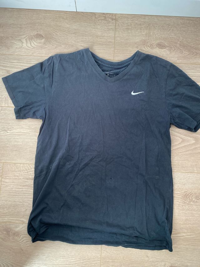 Camiseta Nike Preta V-Neck