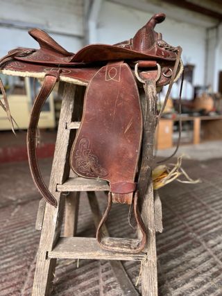 Silla de montar a caballo de cuero