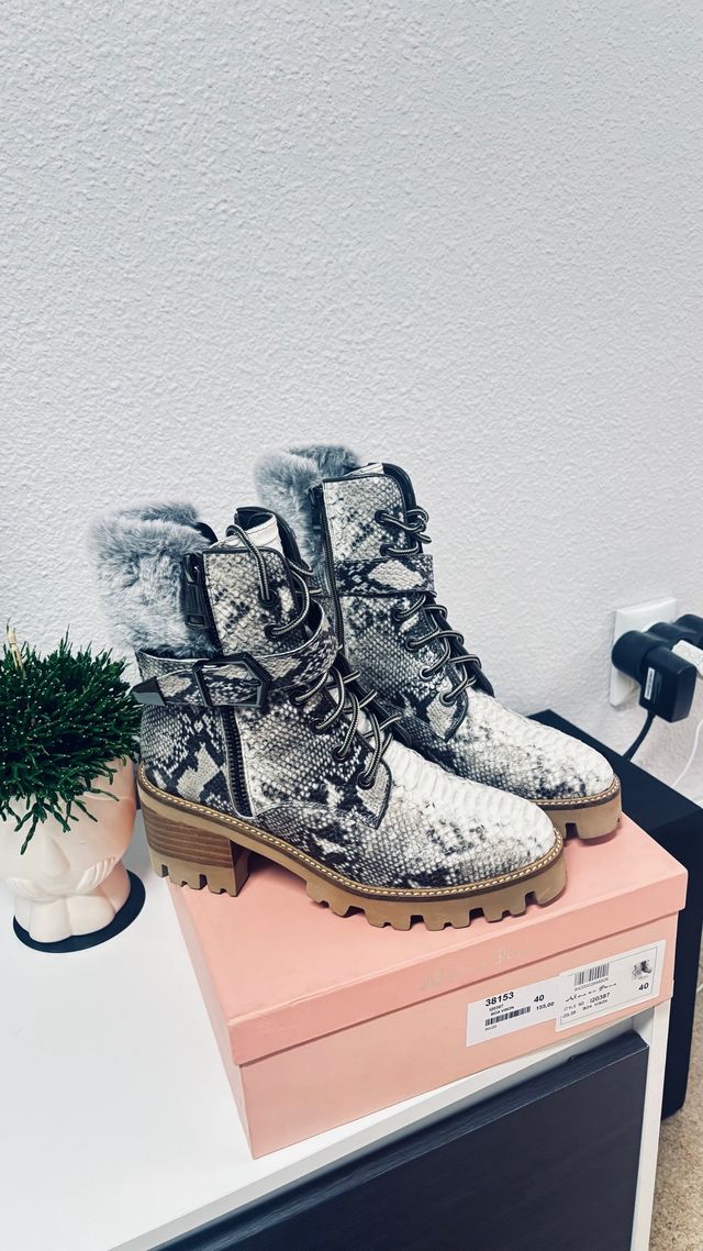 Botines Alma en Pena piel serpiente gris/blanco T4