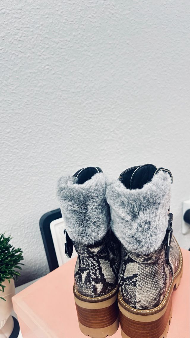 Botines Alma en Pena piel serpiente gris/blanco T4