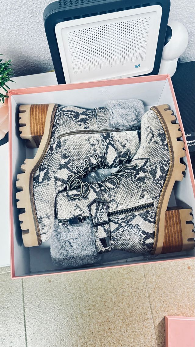 Botines Alma en Pena piel serpiente gris/blanco T4