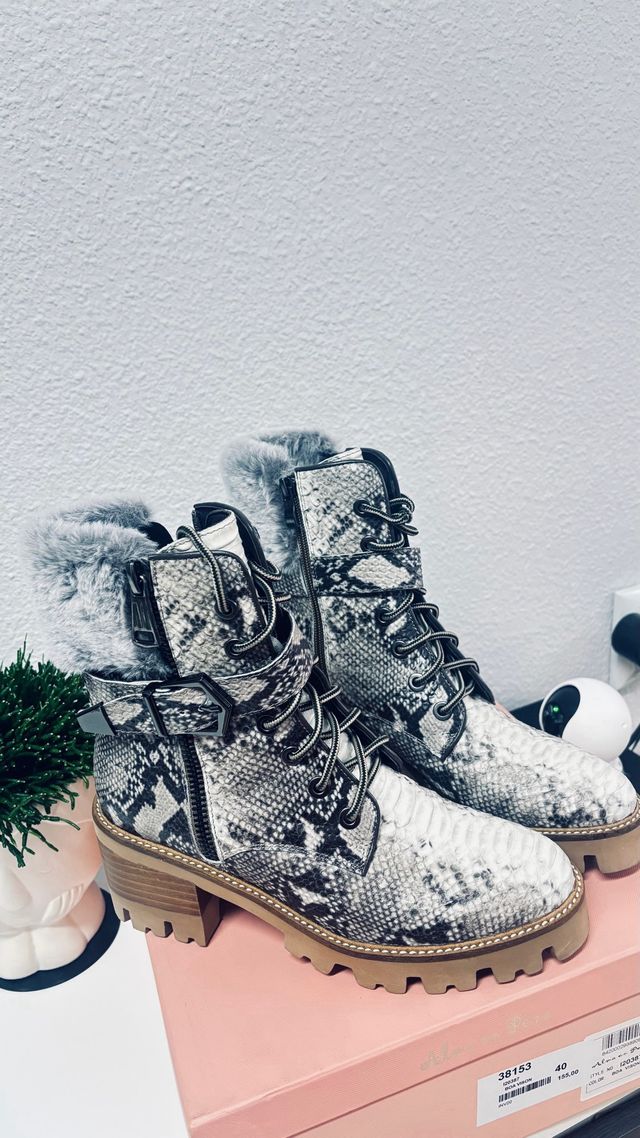 Botines Alma en Pena piel serpiente gris/blanco T4