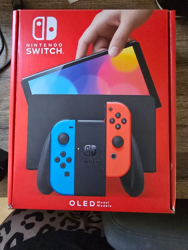 Nintendo Switch OLED Azul/Rojo y Minecraft