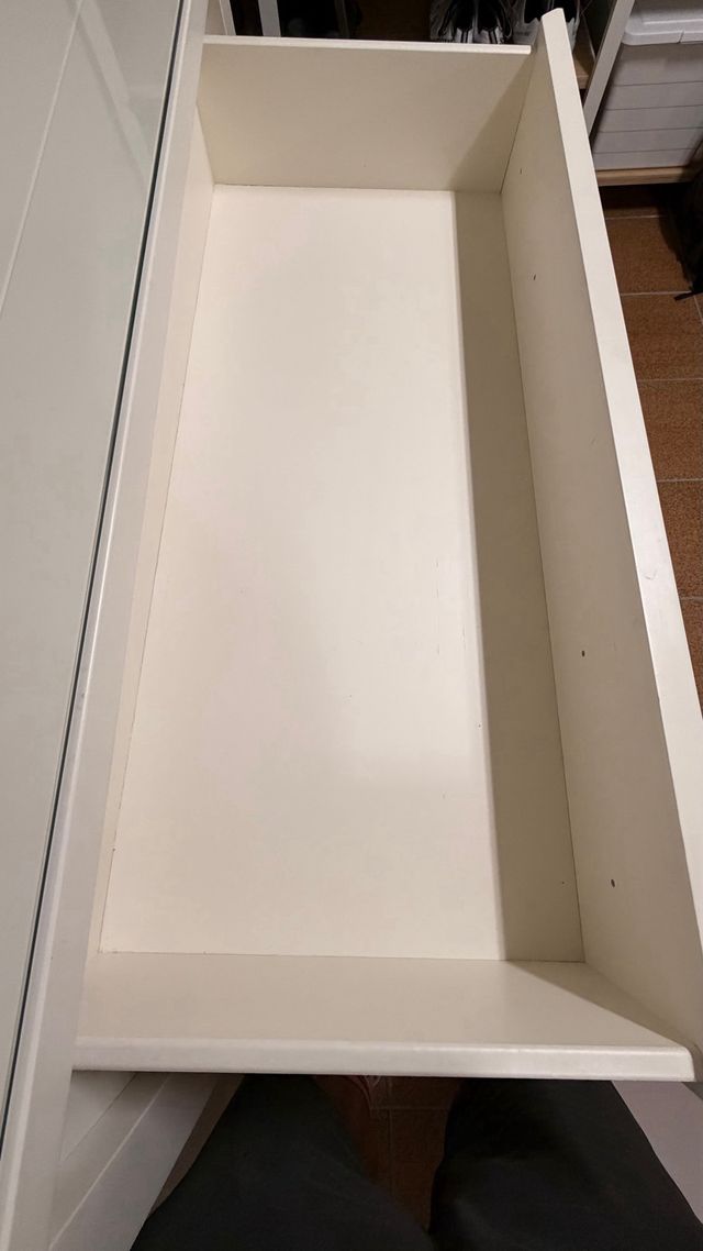 Cómoda 4 cajones madera y cristal en la encimera