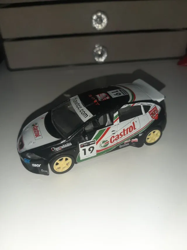 Réplica de carro Seat León Guisval 1:43