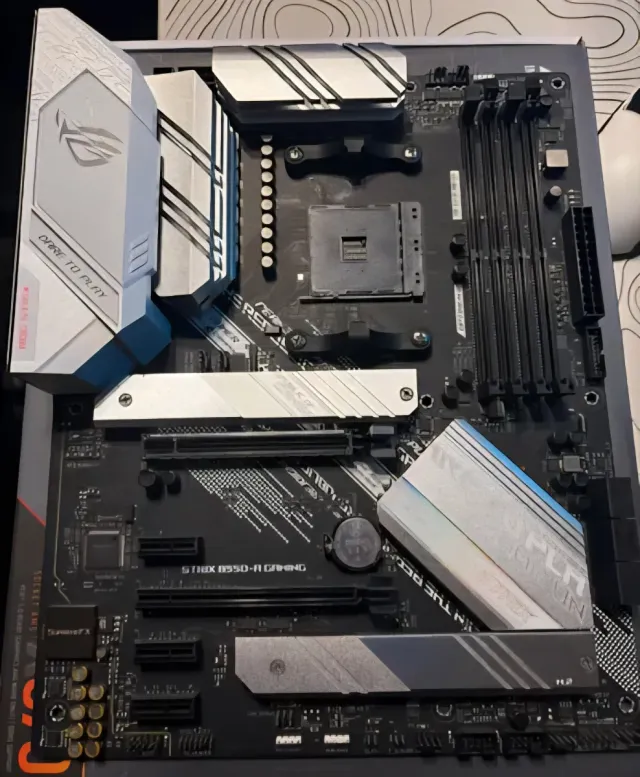 Combo Placa base ROG STRIX B550A +R5 5600+16GB Ram