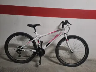 Bicicleta Blanca y Rosa